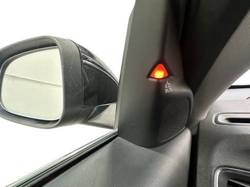 Used 2017 Volvo V60 T5 Platinum w/ Climate Package image 21