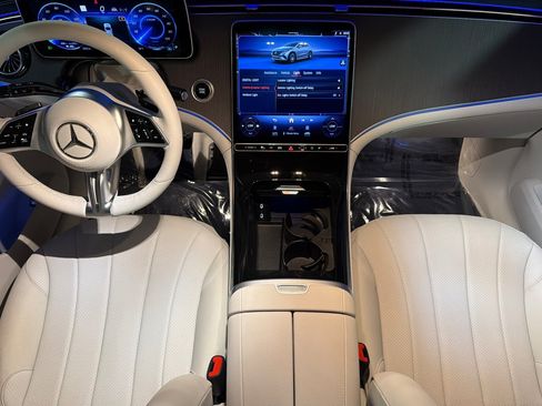 New 2026 Mercedes-Benz EQE 320 4MATIC SUV image 12