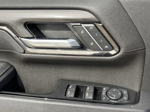 Used 2025 GMC Sierra 2500 AT4 image 23