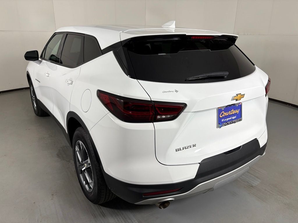 Used 2025 Chevrolet Blazer LT FWD image 6