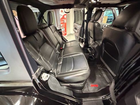 Used 2022 Jeep Wrangler Unlimited Sahara w/ Cold Weather Group AWD/4WD image 50