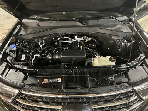 Used 2022 Ford Explorer XLT w/ Equipment Group 202A image 21