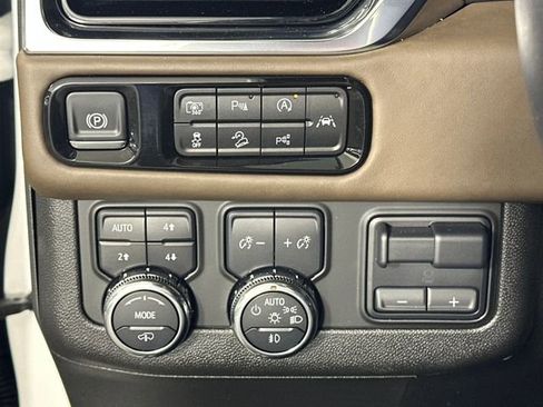 Used 2025 GMC Yukon Denali Ultimate w/ LPO, Floor Liner Package image 19