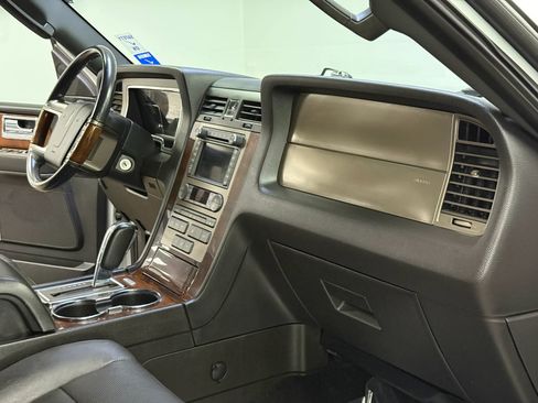 Used 2012 Lincoln Navigator L 4WD image 26