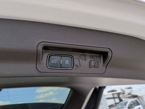 Used 2024 Ford Explorer King Ranch w/ Technology Package RWD image 49