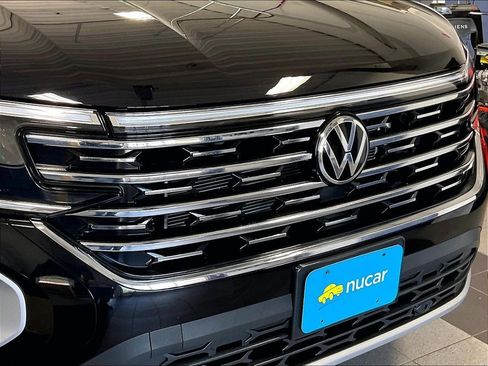 Used 2025 Volkswagen Atlas SEL AWD/4WD image 32
