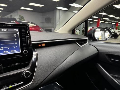 Used 2022 Toyota Corolla LE FWD image 27
