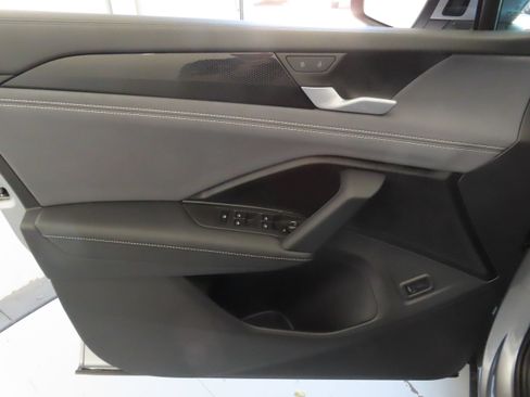 New 2026 Volkswagen Tiguan SE FWD image 10