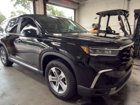 Used 2025 Honda Pilot EX-L image 4