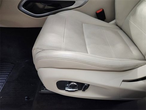 Used 2023 Jaguar F-PACE SVR image 25