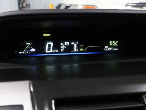 Used 2013 Toyota Prius V Five image 31