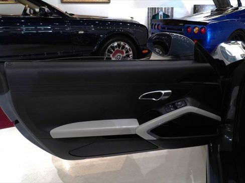 Used 2018 Porsche 718 Cayman RWD image 14