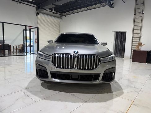 Used 2020 BMW 750i xDrive w/ Executive Package image 10