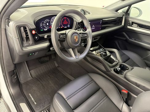 Used 2026 Porsche Cayenne Coupe AWD/4WD image 4