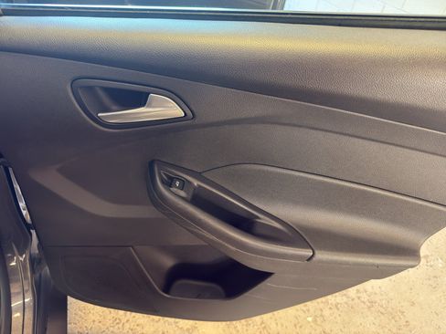Used 2015 Ford Focus SE FWD image 22