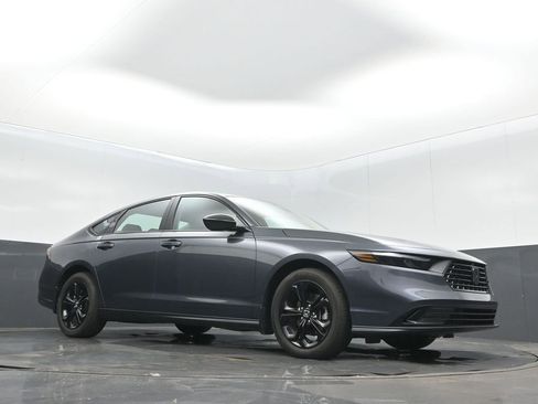 Used 2025 Honda Accord SE image 10