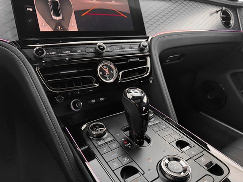 New 2026 Bentley Flying Spur Plug-In Hybrid image 29