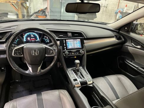 Used 2018 Honda Civic Touring image 18