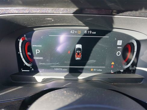 Used 2024 Nissan Pathfinder Platinum image 7