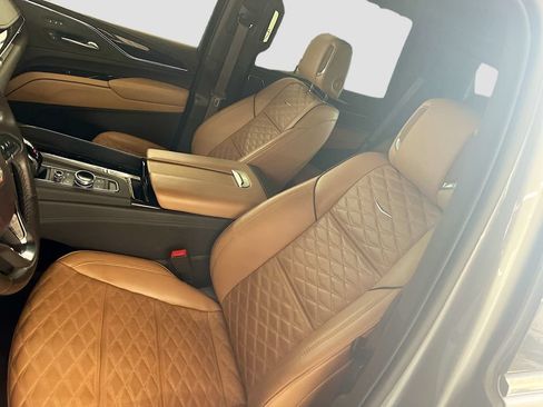 Used 2023 Cadillac Escalade Premium Luxury AWD/4WD image 19