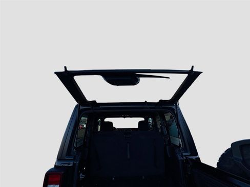 Used 2021 Jeep Wrangler Rubicon w/ Cold Weather Group image 23