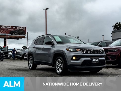 Used 2024 Jeep Compass Latitude AWD/4WD image 4