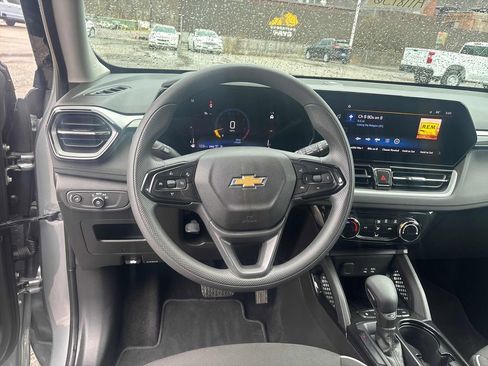 Used 2025 Chevrolet TrailBlazer LT image 14
