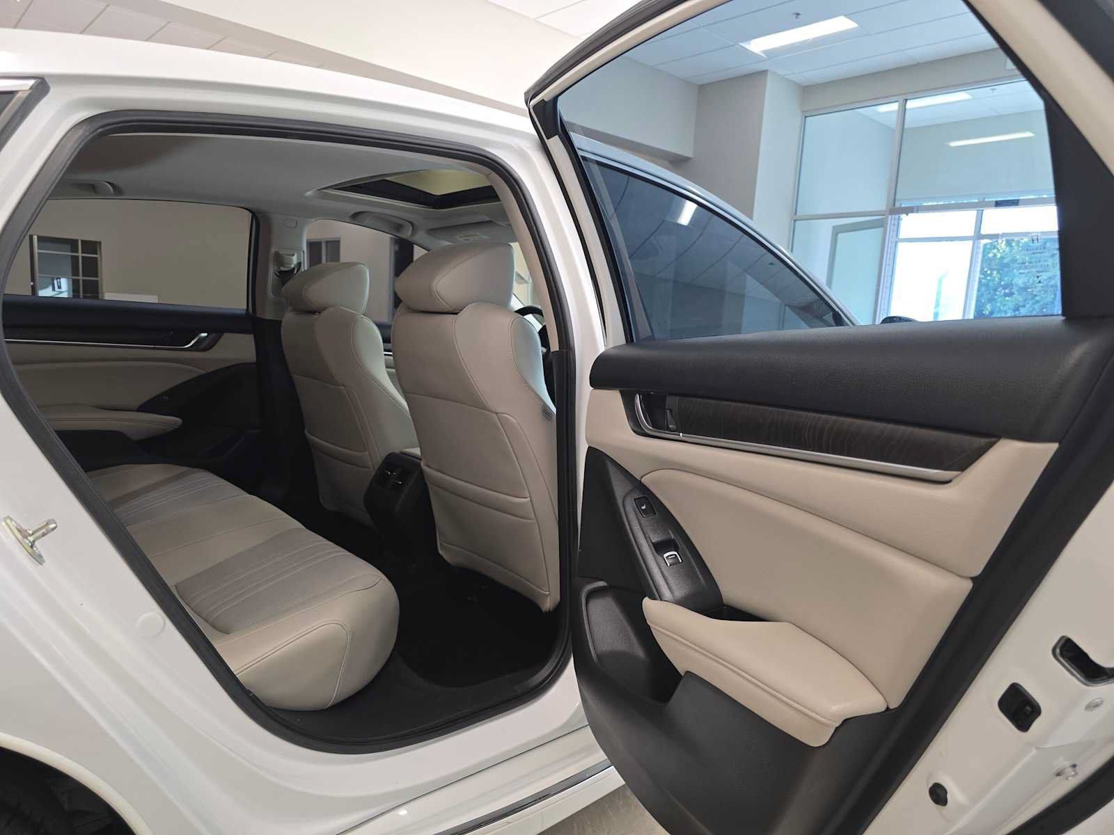 Used 2020 Honda Accord Touring image 27