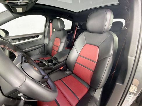 Certified 2026 Porsche Cayenne S AWD/4WD image 5
