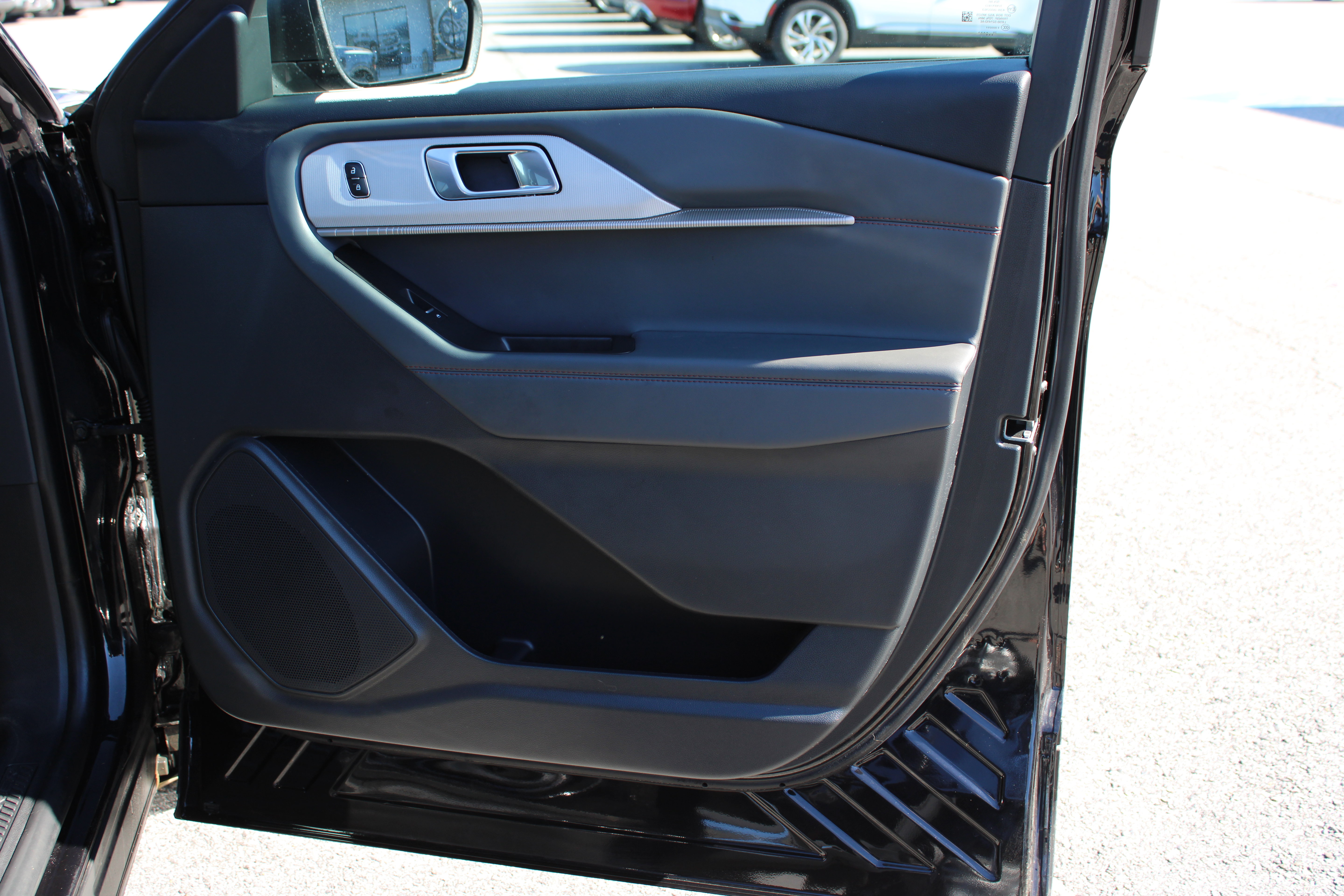 Used 2025 Ford Explorer Active RWD image 13