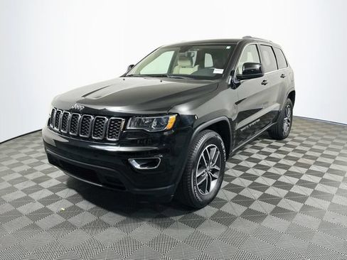 Used 2018 Jeep Grand Cherokee Laredo RWD image 4
