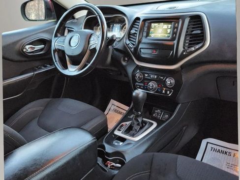 Used 2016 Jeep Cherokee Latitude w/ Comfort/Convenience Group AWD/4WD image 18