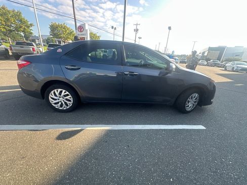 Used 2018 Toyota Corolla LE FWD image 17