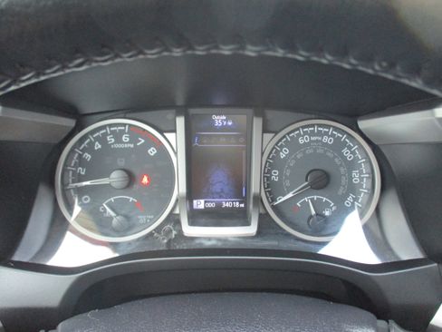 Used 2021 Toyota Tacoma Limited image 18