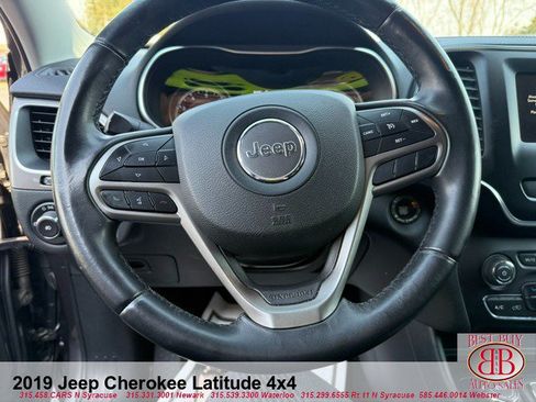 Used 2019 Jeep Cherokee Latitude Plus AWD/4WD image 34