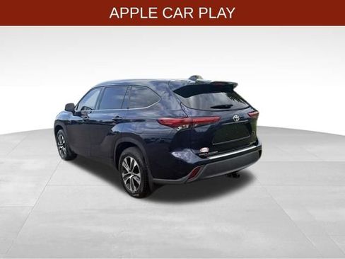 Used 2020 Toyota Highlander XLE AWD/4WD image 5