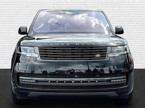 Used 2023 Land Rover Range Rover SE AWD/4WD image 2