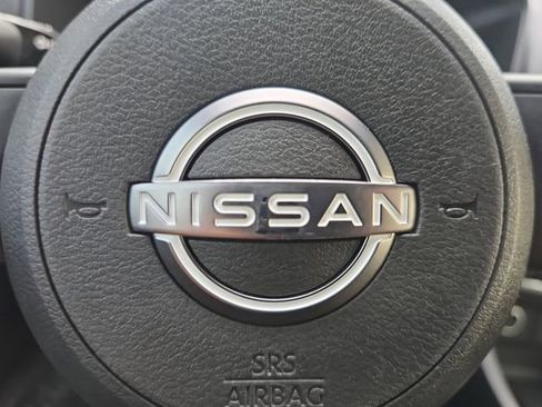 Used 2023 Nissan Rogue S image 5