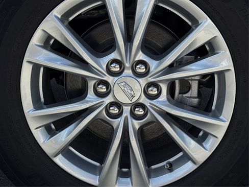 New 2025 Cadillac XT6 Luxury image 13