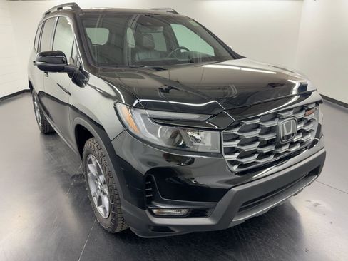 Certified 2025 Honda Passport TrailSport image 7