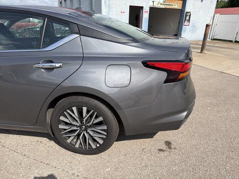 Used 2025 Nissan Altima 2.5 SV FWD image 7