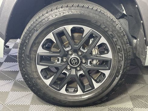Used 2024 Toyota Tundra Limited AWD/4WD image 9