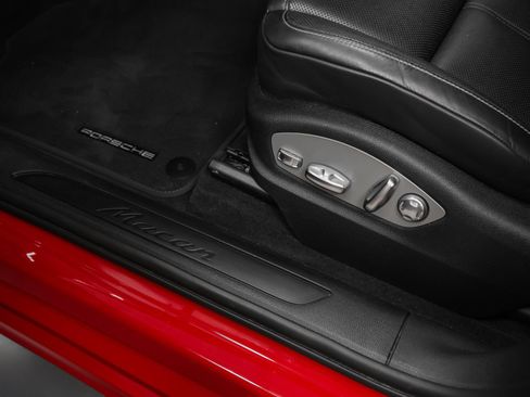 Certified 2023 Porsche Macan AWD/4WD image 29
