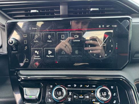 Used 2024 GMC Sierra 2500 AT4 image 23