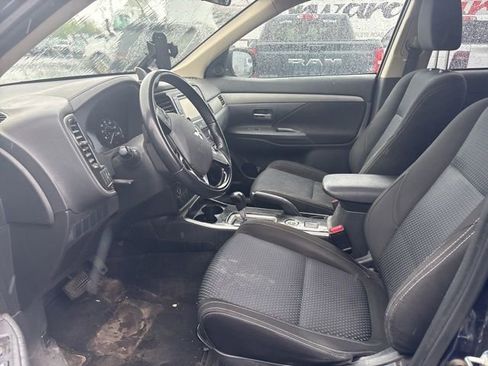 Used 2017 Mitsubishi Outlander ES AWD/4WD image 16