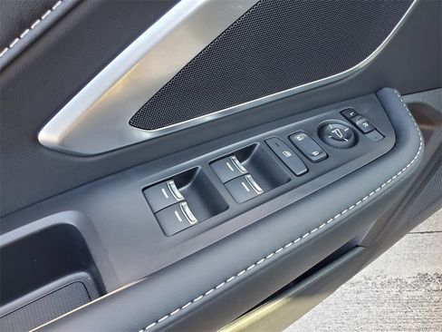 Used 2025 Acura RDX SH-AWD image 21