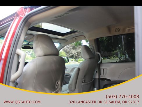 Used 2016 Toyota Sienna Limited image 14