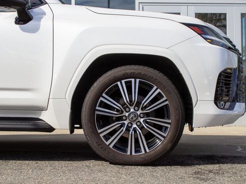 Used 2024 Lexus LX 600 4WD w/ Luxury Package image 5
