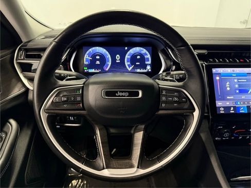 Used 2022 Jeep Grand Cherokee L Limited w/ Black Appearance Package image 44