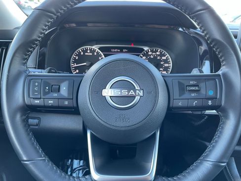 Used 2025 Nissan Pathfinder SV image 29